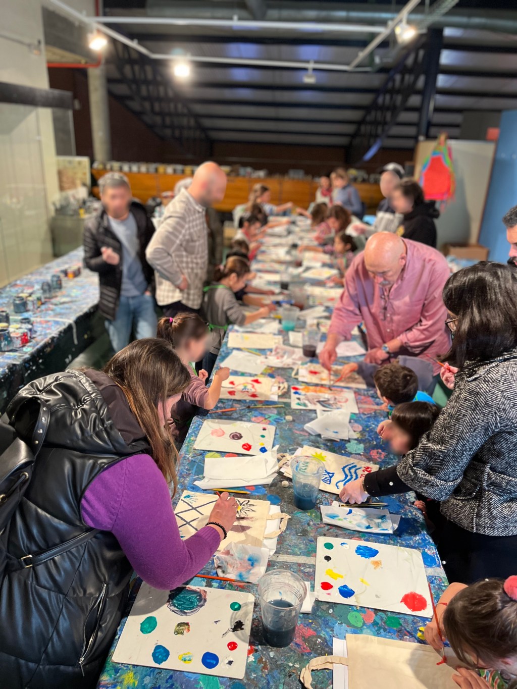 Leyendo y pintando en&nbsp;Luanco