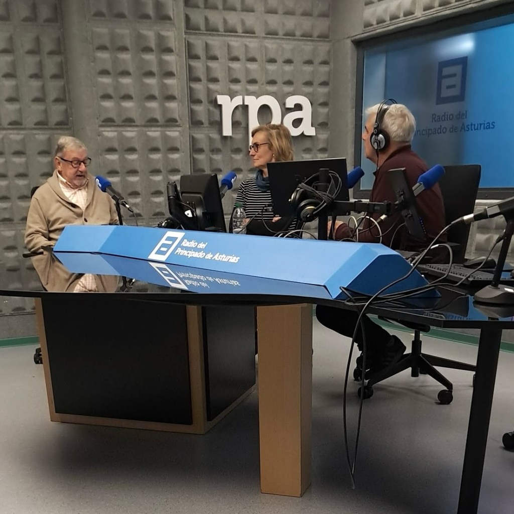 Asturias al Día: Conversando con Vicente García Oliva y Ester Sánchez