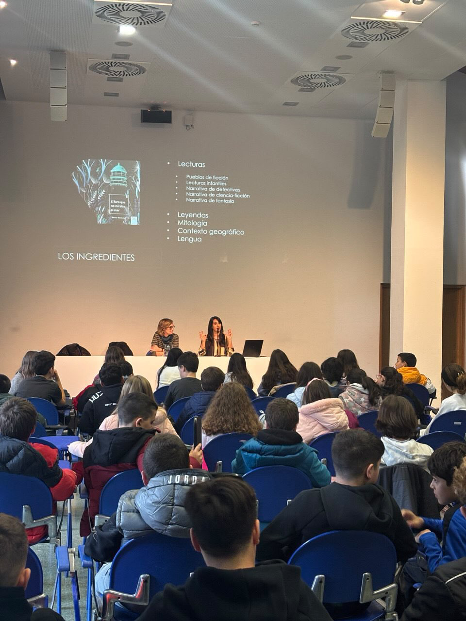 Encuentro de la escritora Natalia Menéndez con alumnado del CP Lugo de Llanera