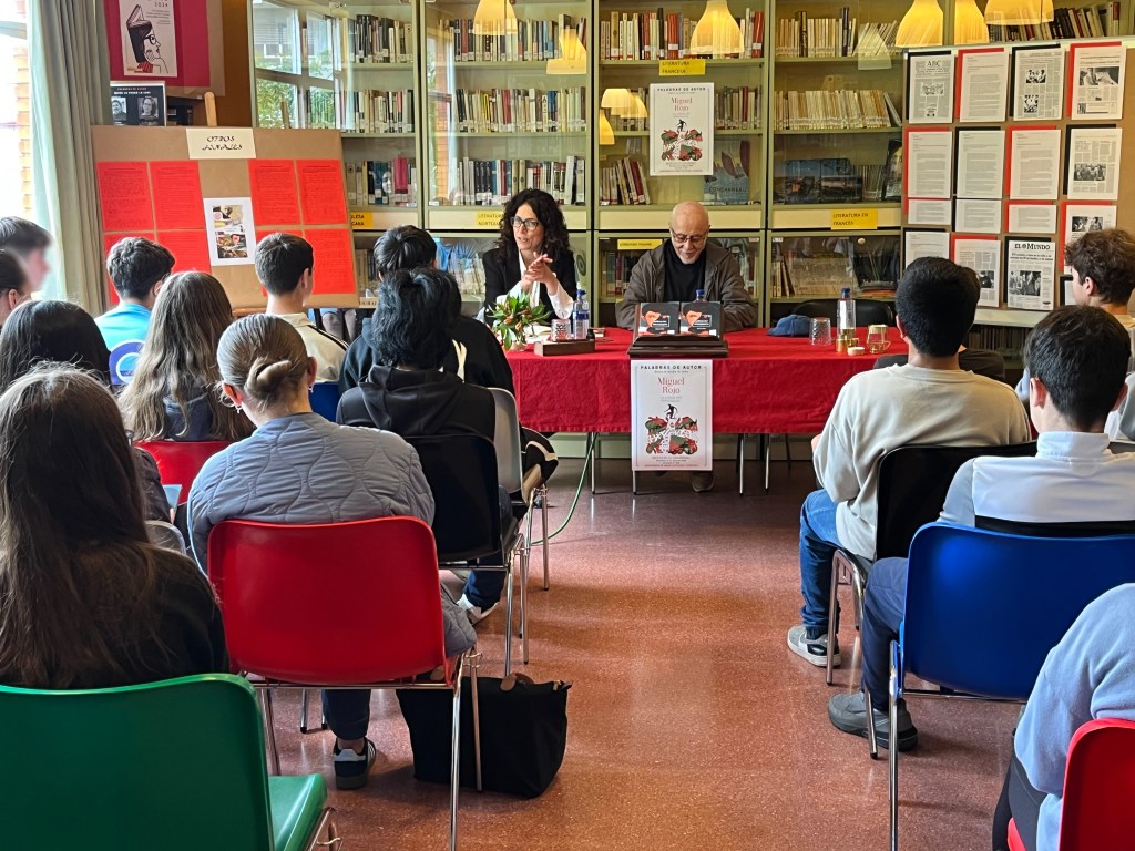 Encuentro literario con Miguel Rojo y su novela «La colina del Minotauro» en el IES César&nbsp;Rodríguez