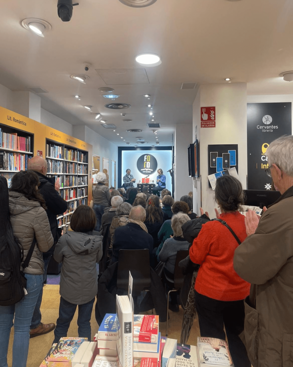 «Pequeños pasos para grandes poetas» en la Librería Cervantes de&nbsp;Oviedo